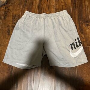 Nike SB Men’s Gray Basketball Shorts